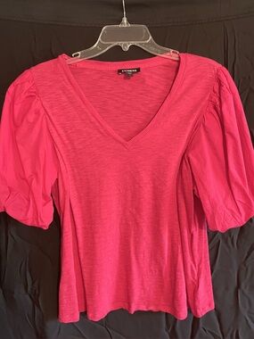 Express Women's Puff Sleeve V-Neck Top in Hot Pink